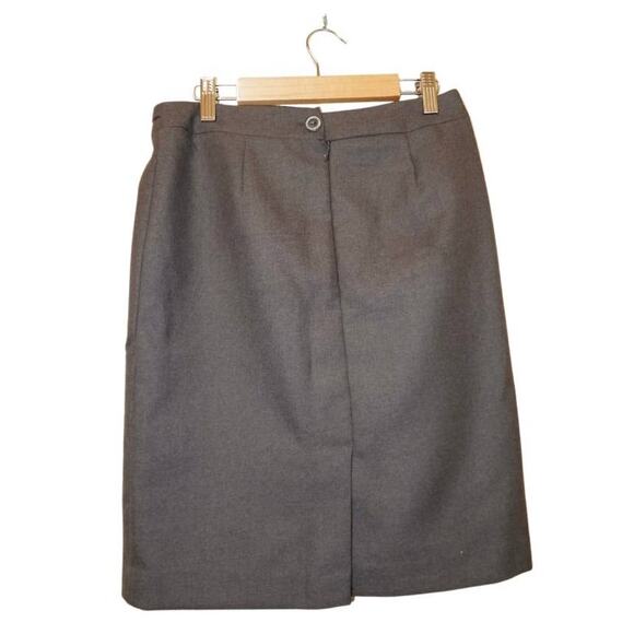 Gray skirt - Picture 2 of 3